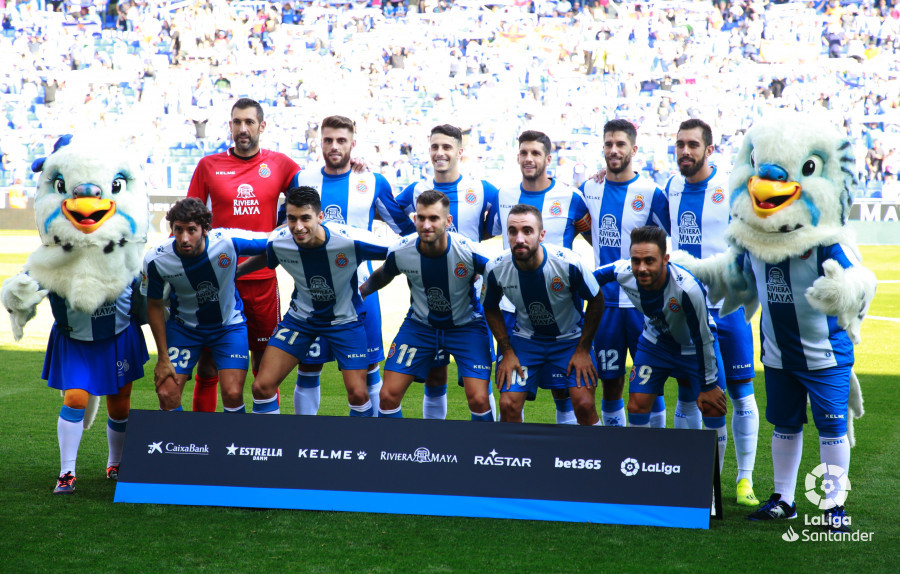 Los jugadores del Espanyol posan antes del partido.