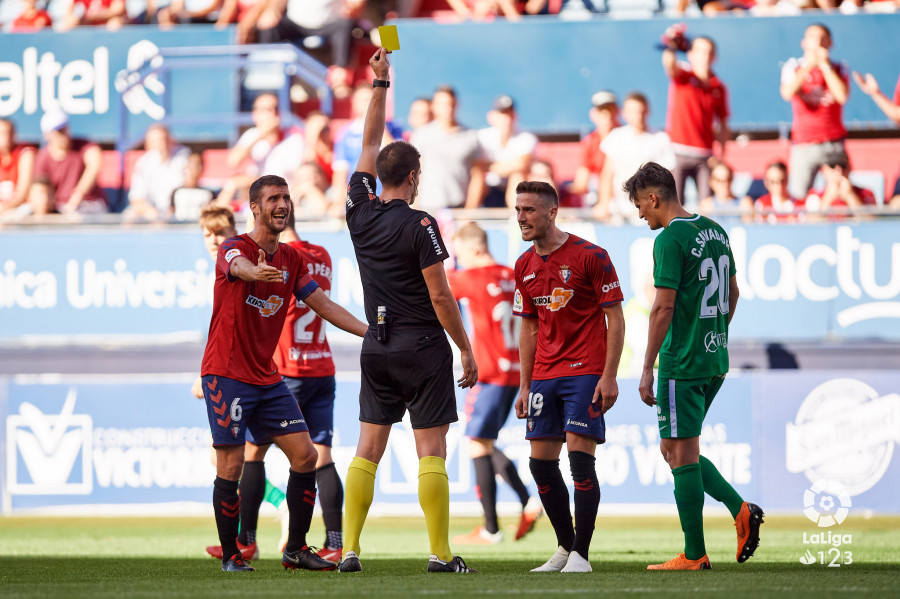 Díaz de Mera, en el duelo entre Osasuna y Sporting (Foto: LaLiga).