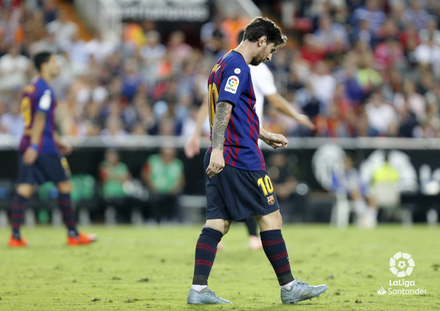 Messi, cabizbajo en Mestalla (Foto: LaLiga).