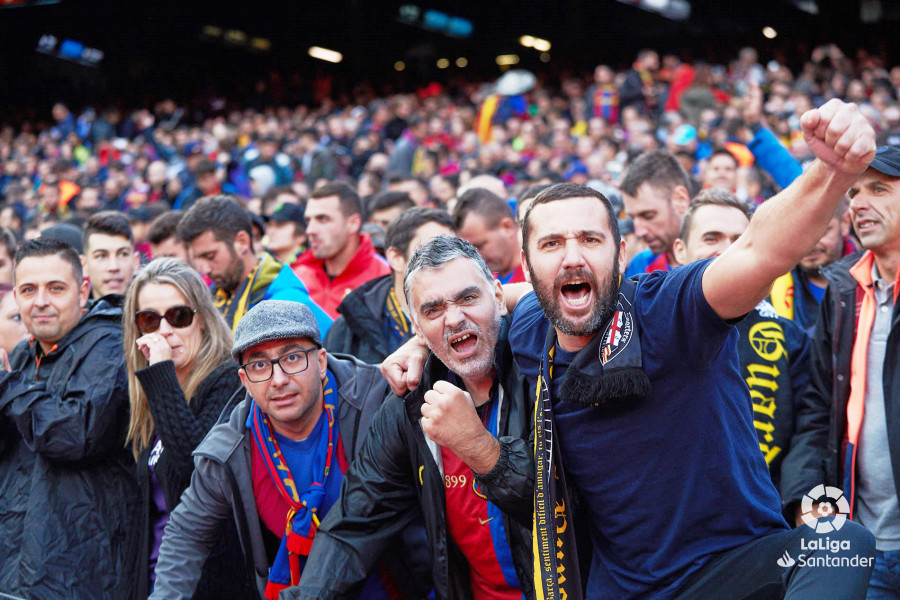 صور مباراة : برشلونة - ريال مدريد 5-1 ( 28-10-2018 )  W_900x700_28163118bar-mad20180529