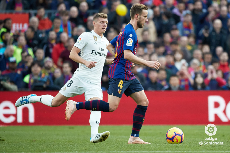 صور مباراة : برشلونة - ريال مدريد 5-1 ( 28-10-2018 )  W_900x700_28164448bar-mad20180702