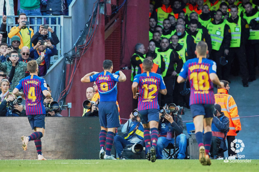 صور مباراة : برشلونة - ريال مدريد 5-1 ( 28-10-2018 )  W_900x700_28170348bar-mad20181050