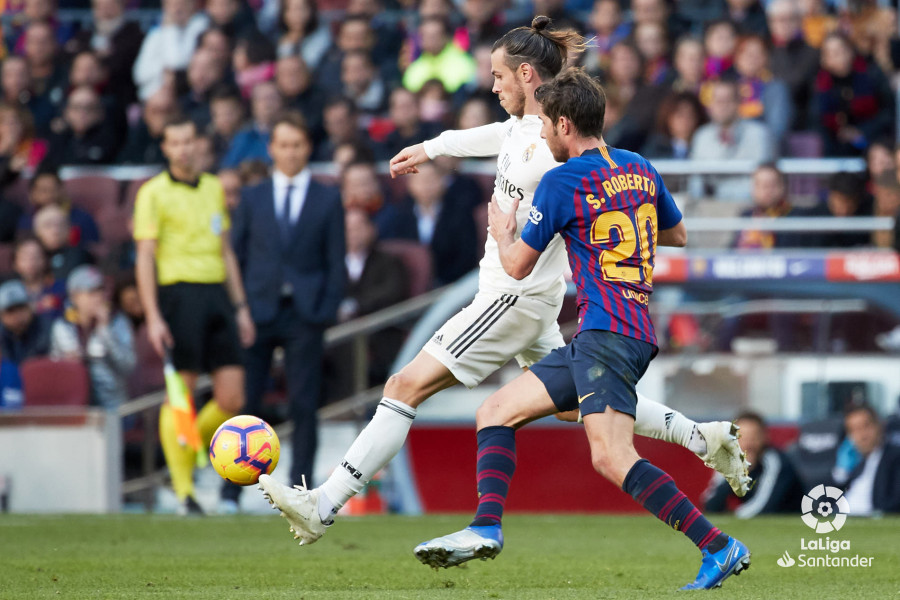 صور مباراة : برشلونة - ريال مدريد 5-1 ( 28-10-2018 )  W_900x700_28171330bar-mad20181175
