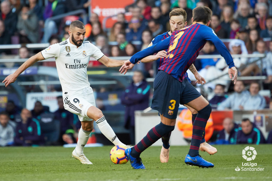 صور مباراة : برشلونة - ريال مدريد 5-1 ( 28-10-2018 )  W_900x700_28171335bar-mad20181198