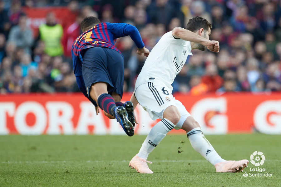 صور مباراة : برشلونة - ريال مدريد 5-1 ( 28-10-2018 )  W_900x700_28171338bar-mad20181228