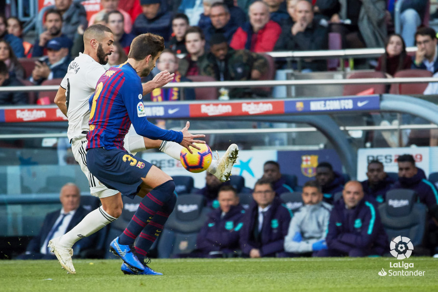 صور مباراة : برشلونة - ريال مدريد 5-1 ( 28-10-2018 )  W_900x700_28171810bar-mad20180710