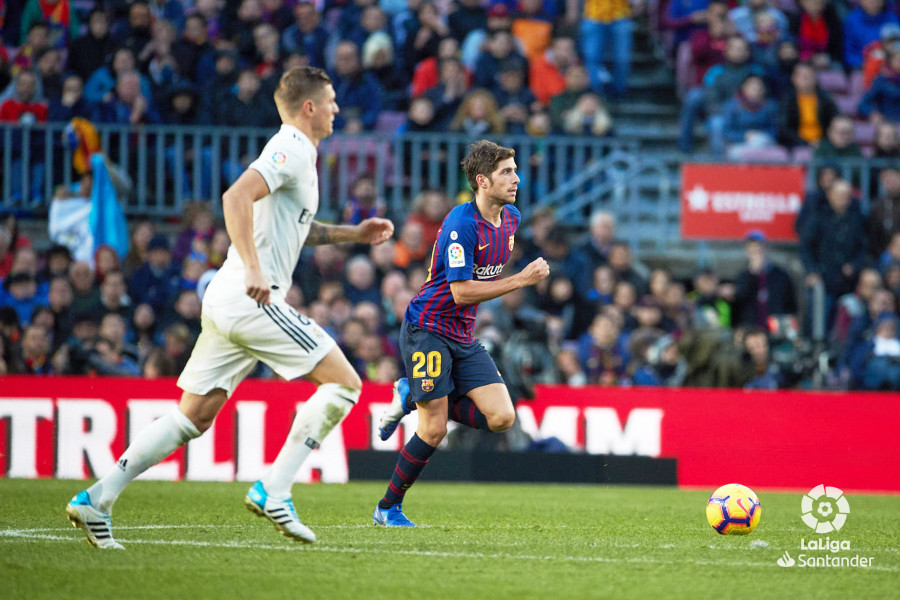 صور مباراة : برشلونة - ريال مدريد 5-1 ( 28-10-2018 )  W_900x700_28173949bar-mad20181433