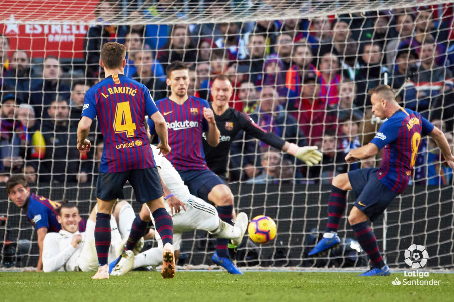 صور مباراة : برشلونة - ريال مدريد 5-1 ( 28-10-2018 )  W_900x700_28173959bar-mad20181547