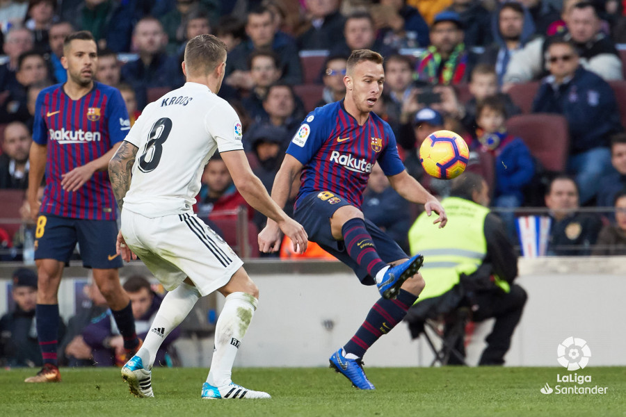 صور مباراة : برشلونة - ريال مدريد 5-1 ( 28-10-2018 )  W_900x700_28174818bar-mad20181677
