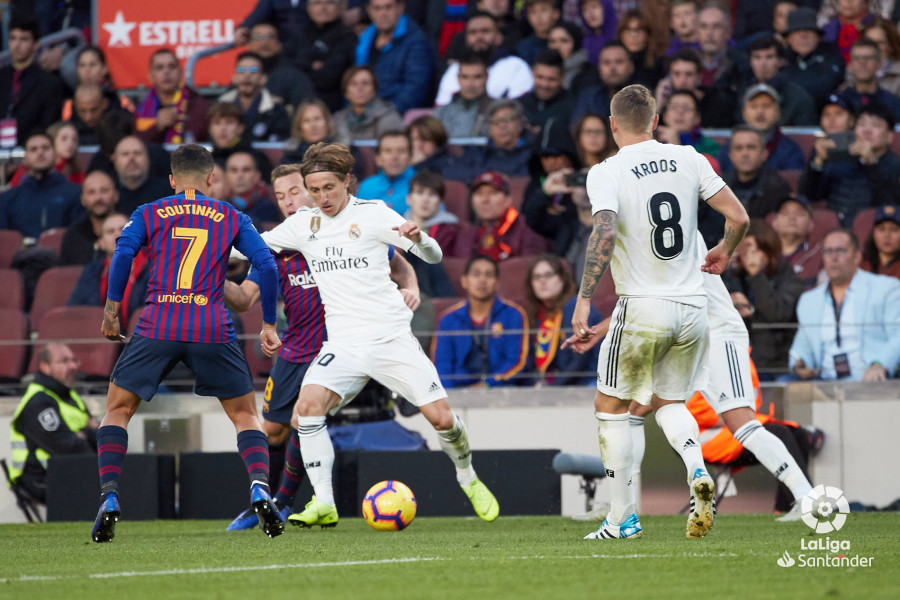 صور مباراة : برشلونة - ريال مدريد 5-1 ( 28-10-2018 )  W_900x700_28174820bar-mad20181678