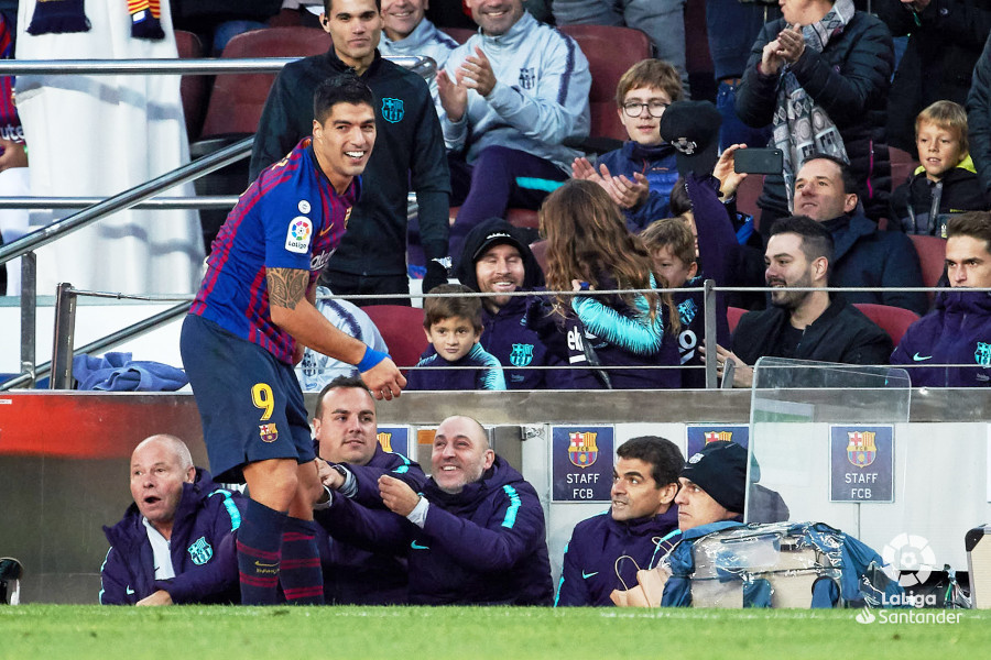 صور مباراة : برشلونة - ريال مدريد 5-1 ( 28-10-2018 )  W_900x700_28175917bar-mad20182124