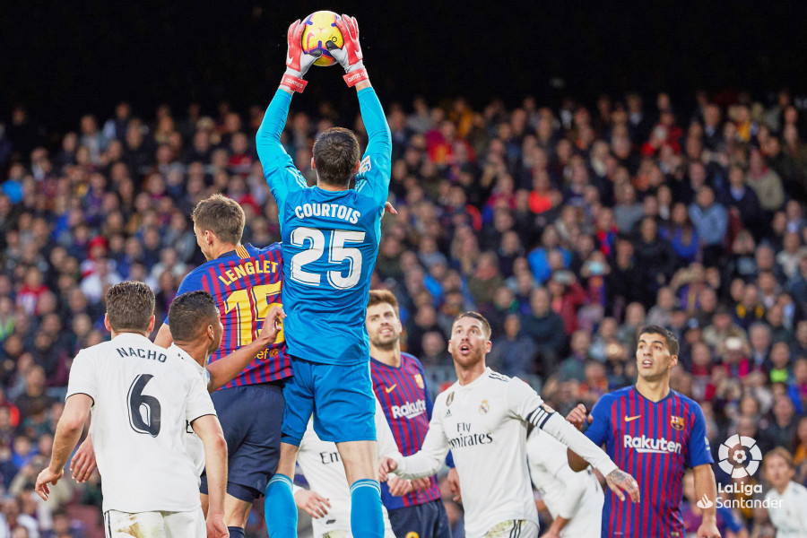 صور مباراة : برشلونة - ريال مدريد 5-1 ( 28-10-2018 )  W_900x700_28180100bar-mad20181978