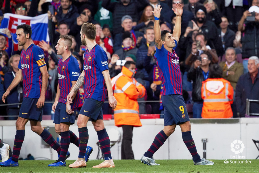 صور مباراة : برشلونة - ريال مدريد 5-1 ( 28-10-2018 )  W_900x700_28180803bar-mad20182281