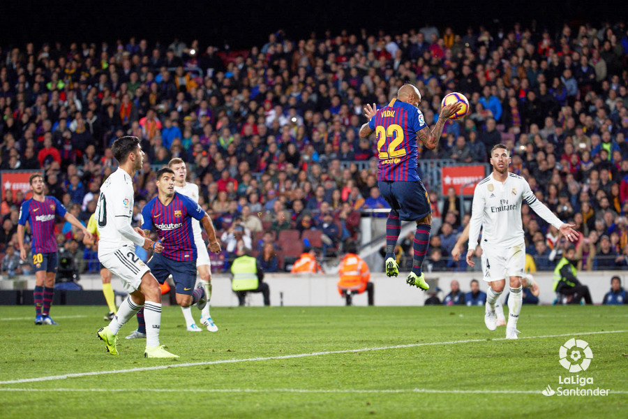 صور مباراة : برشلونة - ريال مدريد 5-1 ( 28-10-2018 )  W_900x700_28190034bar-mad20182338