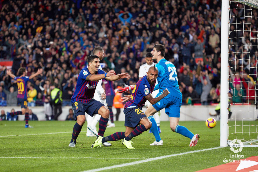 صور مباراة : برشلونة - ريال مدريد 5-1 ( 28-10-2018 )  W_900x700_28190037bar-mad20182360