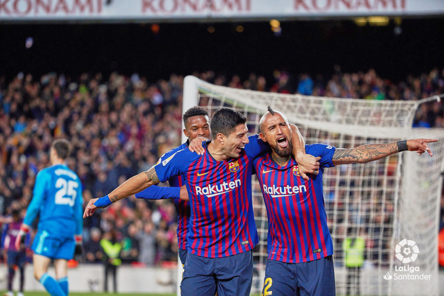 صور مباراة : برشلونة - ريال مدريد 5-1 ( 28-10-2018 )  W_900x700_28190040bar-mad20182393