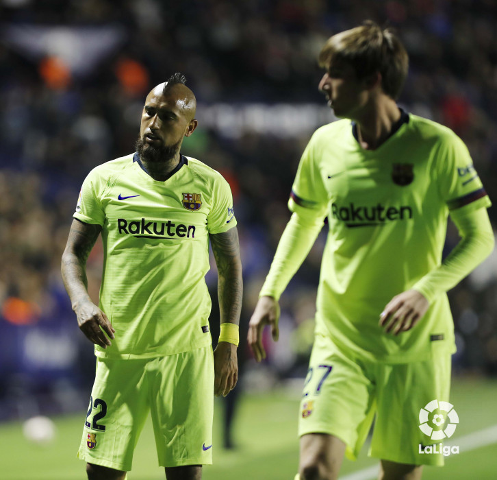 صور مباراة : ليفانتي - برشلونة 2-1 ( 10-01-2019 ) W_900x700_10220330levante-bar-acopa22