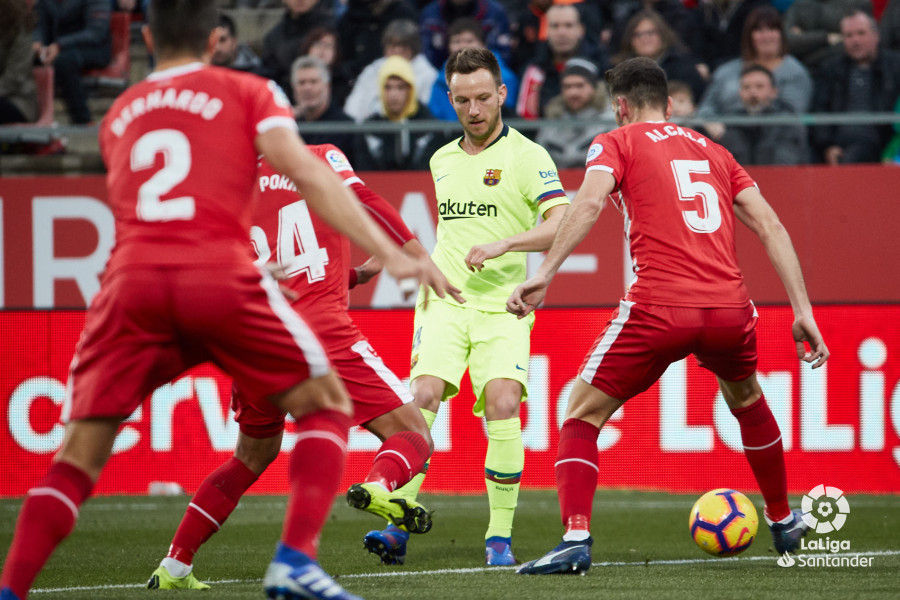 صور مباراة : جيرونا - برشلونة 0-2 ( 27-01-2019 ) W_900x700_27165019girona-bar-a0496