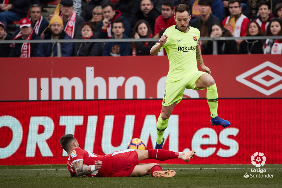صور مباراة : جيرونا - برشلونة 0-2 ( 27-01-2019 ) W_900x700_27170114girona-bar-a0424