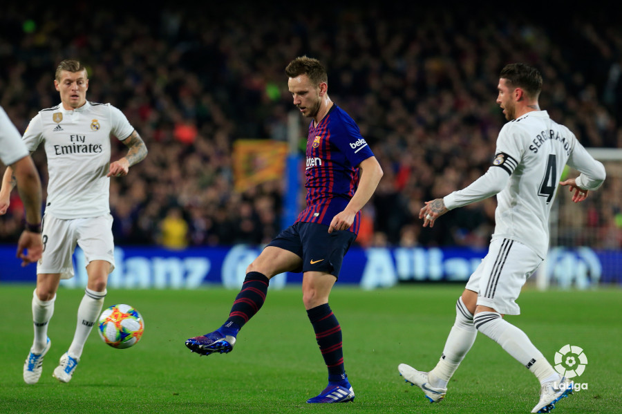 صور مباراة : برشلونة - ريال مدريد 1-1 ( 07-02-2019 )  W_900x700_06211605img_9993
