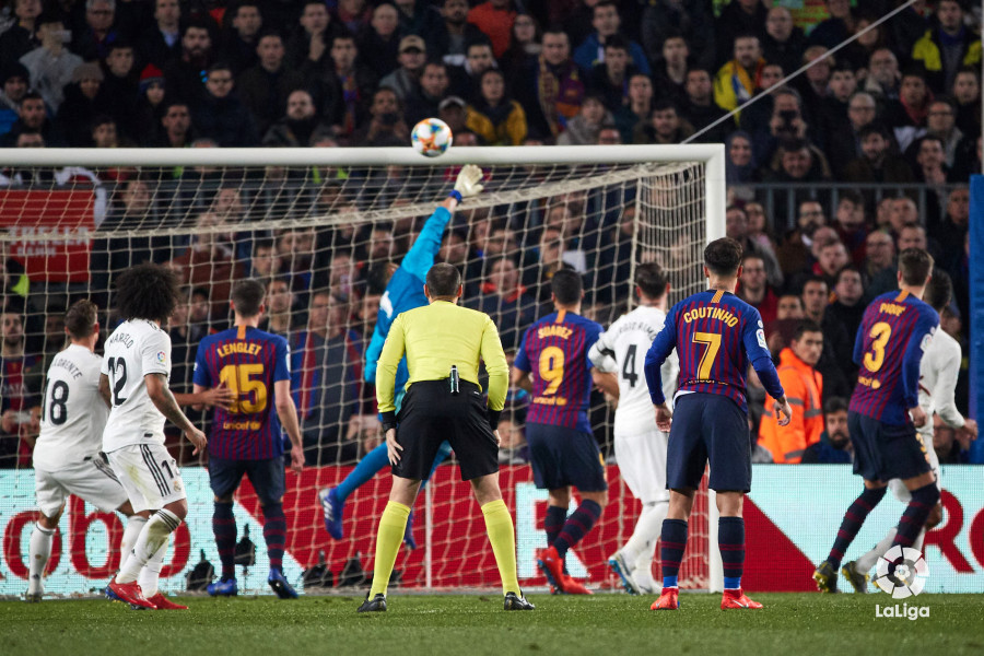 صور مباراة : برشلونة - ريال مدريد 1-1 ( 07-02-2019 )  W_900x700_06215503bar-rmadridsemofinalcopaida0990
