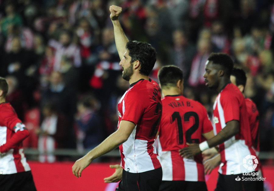 Raúl García festeja el 1-0 (Foto: LaLiga).