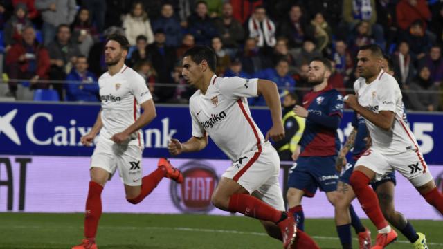 Ben Yedder tira el penalti ante el Huesca. (Foto: LaLiga).