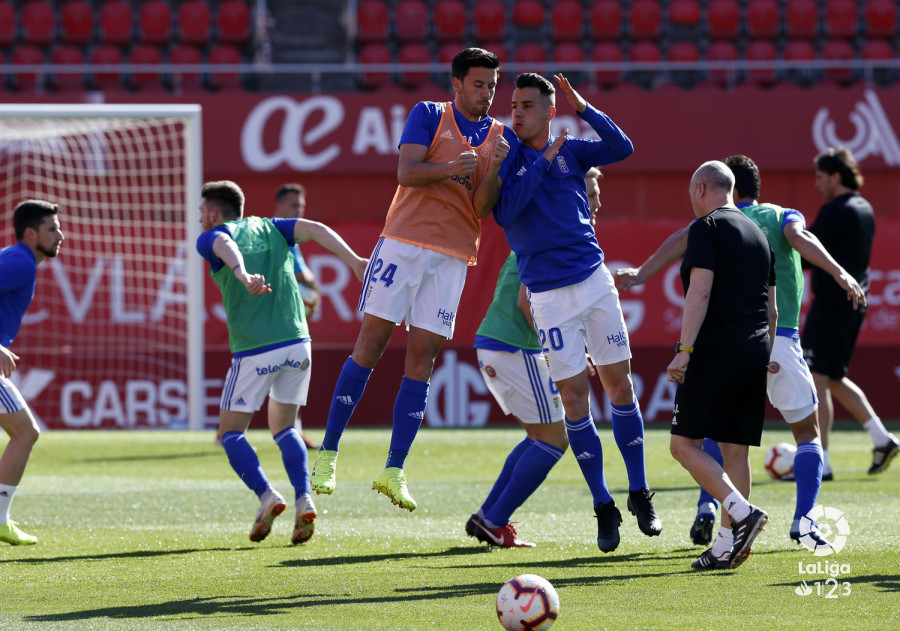 Sergio Tejera, durante el calentamiento del Mallorca-Real Oviedo (Foto: LaLiga).