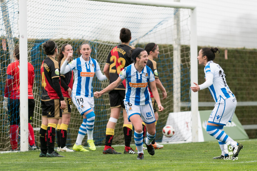 Las jugadoras de la Real celebran uno de los goles (Foto: LaLiga).
