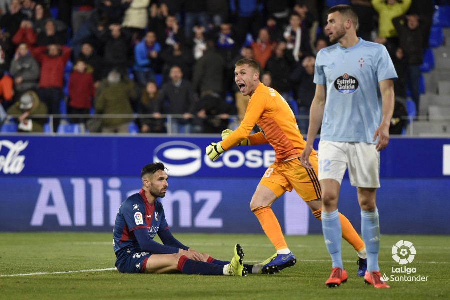 Rubén Blanco protestando a su defensa (Foto: LaLiga).