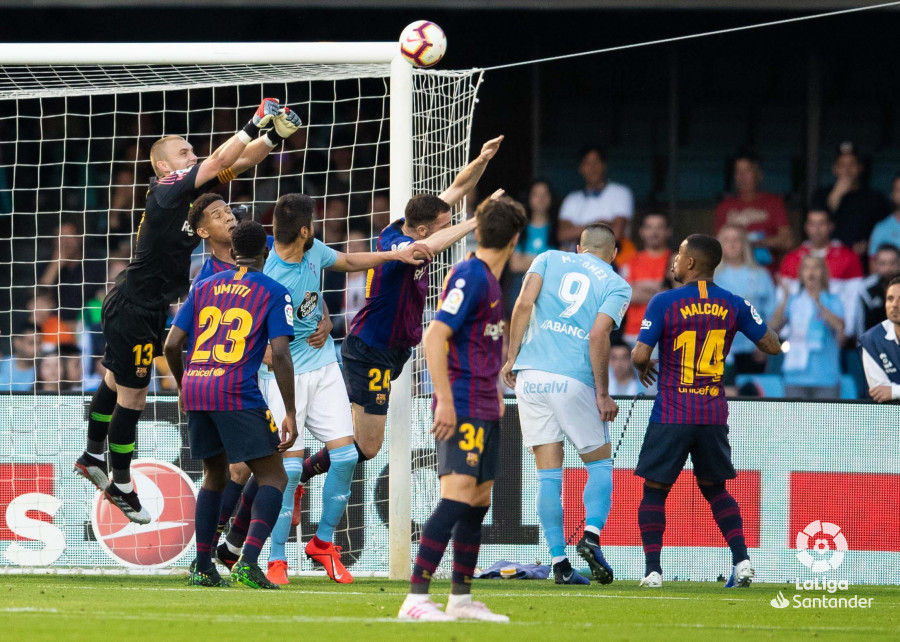 صور مباراة : سيلتا فيغو - برشلونة 2-0 ( 04-05-2019 ) W_900x700_04214716lrv20190504-17